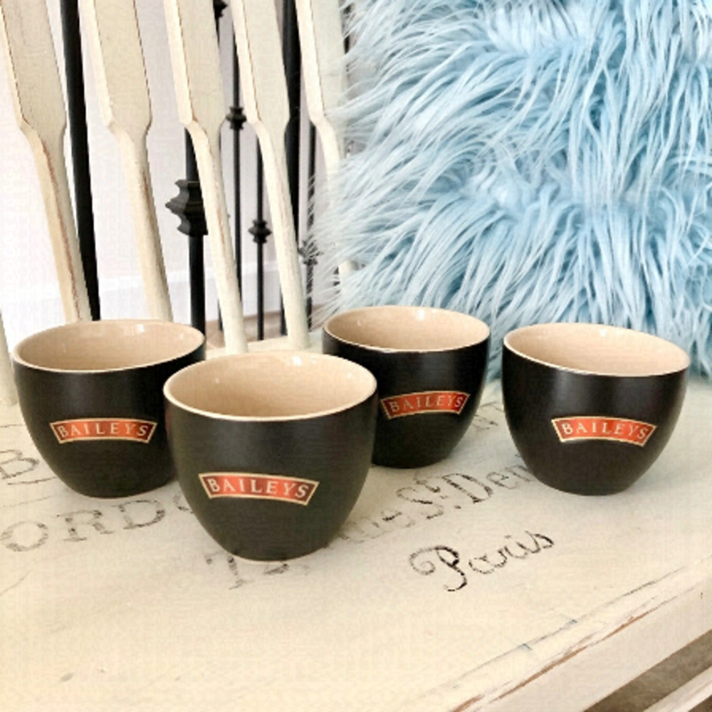 Baileys,‎ Liquor, Glasses, Baileys Irish Cream, Mugs, Set Of 4, Nice Condition